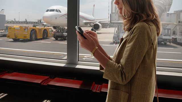 Use Your Smartphone while You Travel At the Airport